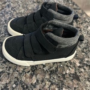 Old navy toddler boy black Velcro sneakers/boots size 8
